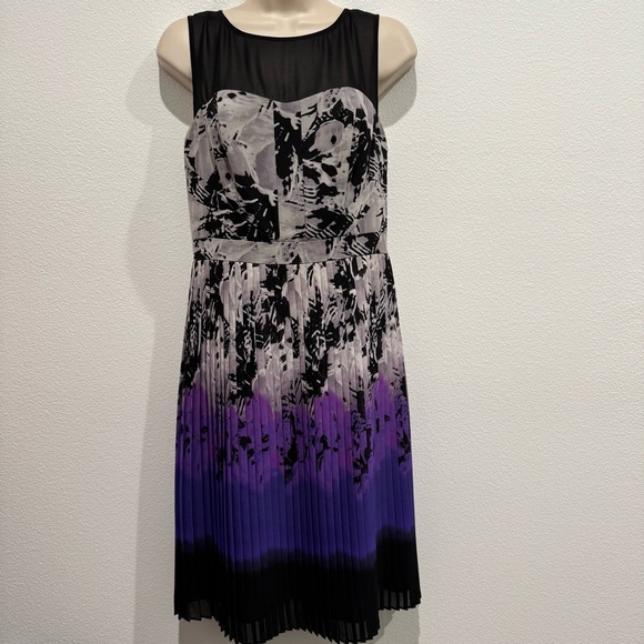 Adrianna Papell Dress Size 4 Pleated Chiffon Fit & Flare Ombré Black Purple - Picture 2 of 10